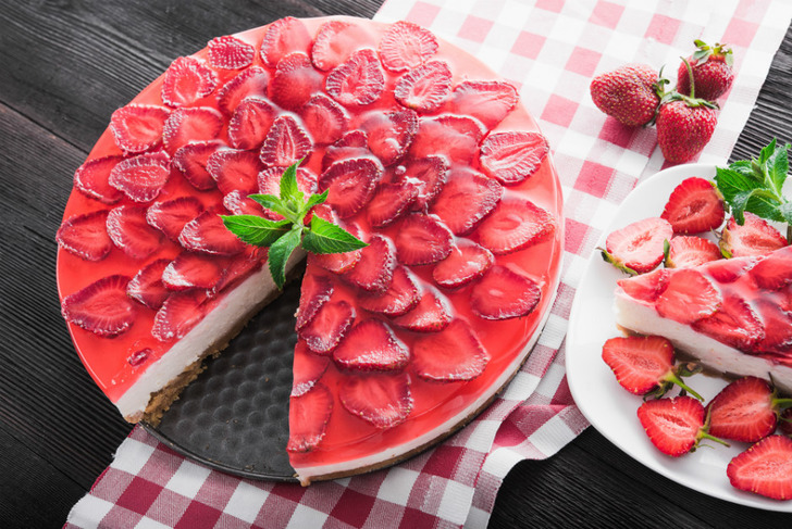 Çilekli Cheesecake Tarifi