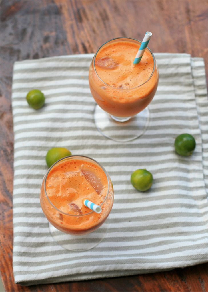 http://www.girlcooksworld.com/2012/04/orange-surprise-apple-carrot-celery-and-lime-juice.html | girlcooksworld - detoks içecekler