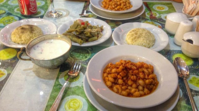 kuru-fasulye-pilav-anzer-sofrasi-en-iyi-kurufasulyeciler