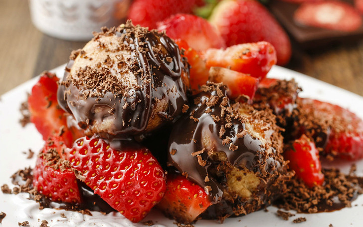 Çilekli Profiterol Tarifi