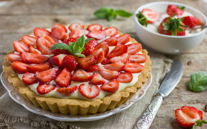 Çilekli Tart Tarifi