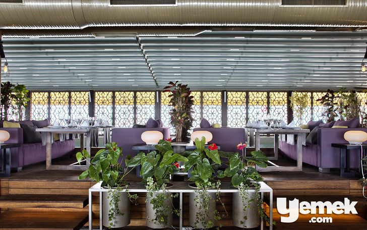 Izaka Lounge