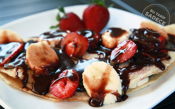 Crepe Fondue Çilekli Çikolatalı Krep