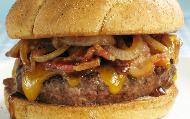 Füme Pastırmalı Cheeseburger