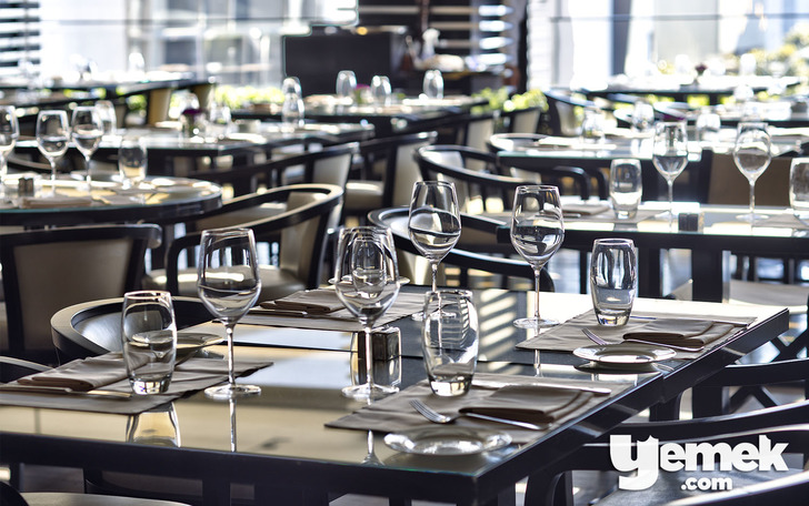 Emporio Armani Ristorante Oturma Düzeni