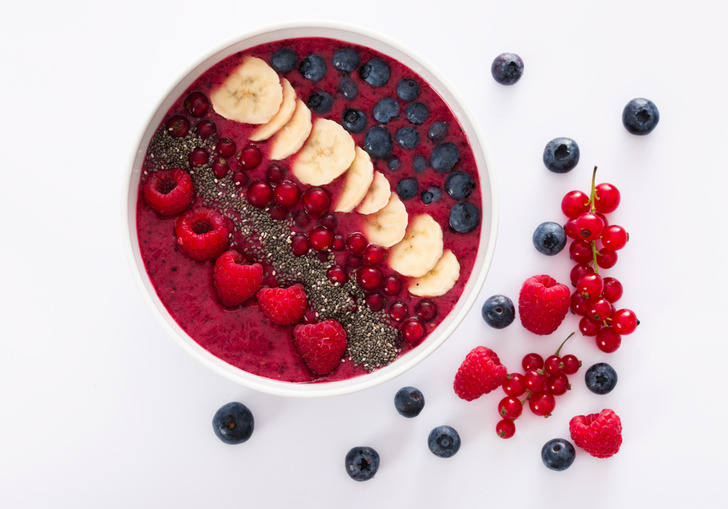 chia çekirdekli smoothie kasesi