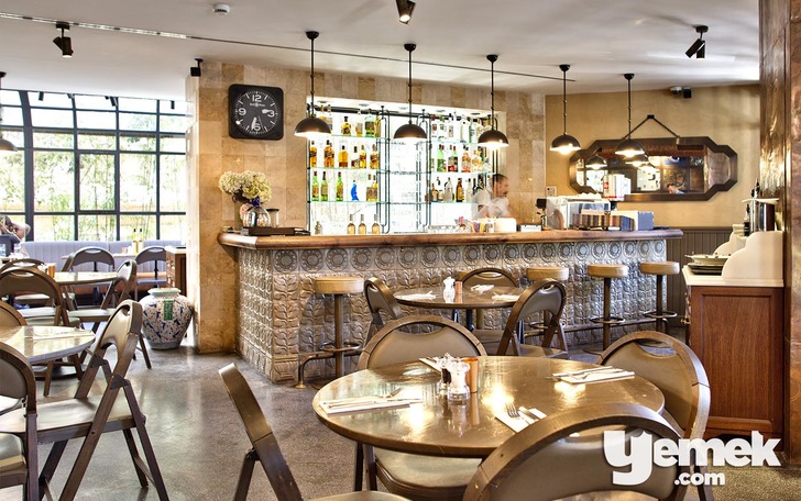 Nişantaşı Mezzaluna Bar Bölümü