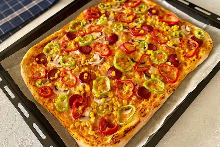 ekmek-hamurundan-tepsi-pizzasi-onecikan
