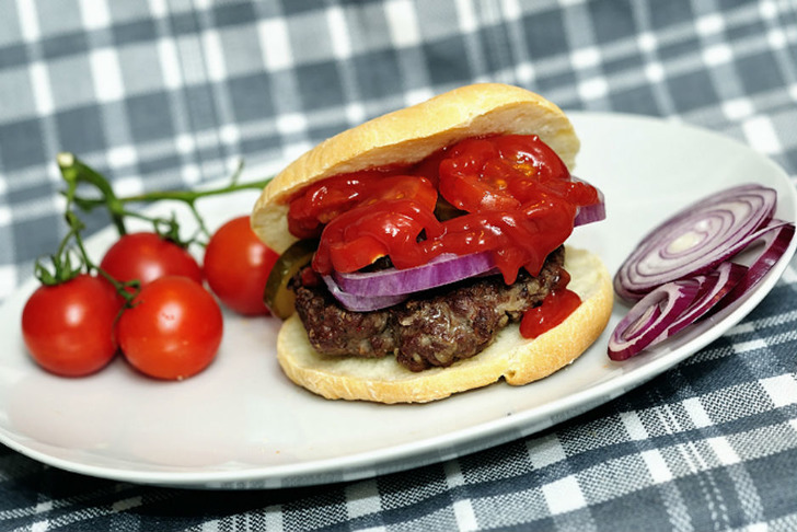 Domates Soslu Hamburger Tarifi