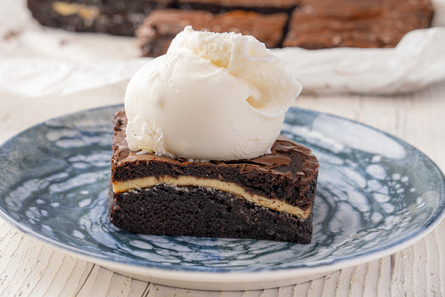 Beyaz Çikolatalı Islak Brownie Tarifi