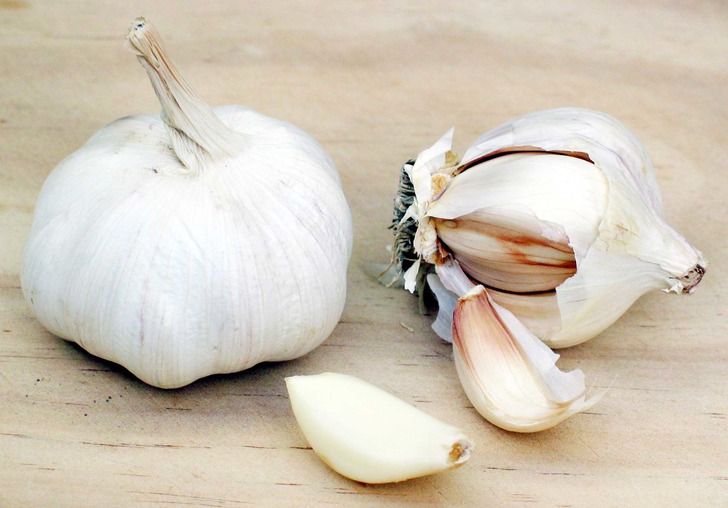 http://commons.wikimedia.org/wiki/file-garlic.jpg | wiki