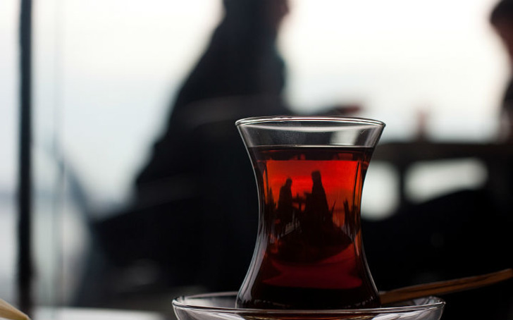 cay-kendine-yakisani-giymesidir