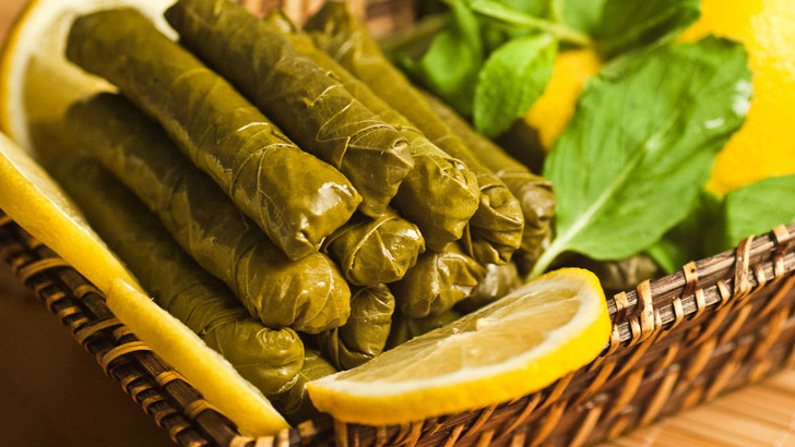 pratikevyemektarifleri - yarpaq dolmasi