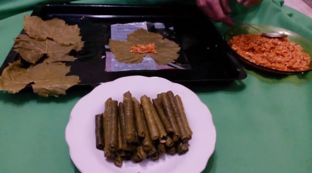 Pratik Yöntem Böyle Bir Şey: Yaprak Sarma En Kolay Nasıl Sarılır?