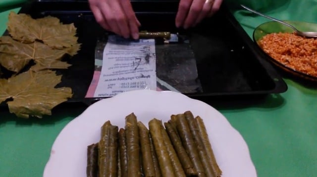 Pratik Yöntem Böyle Bir Şey: Yaprak Sarma En Kolay Nasıl Sarılır?