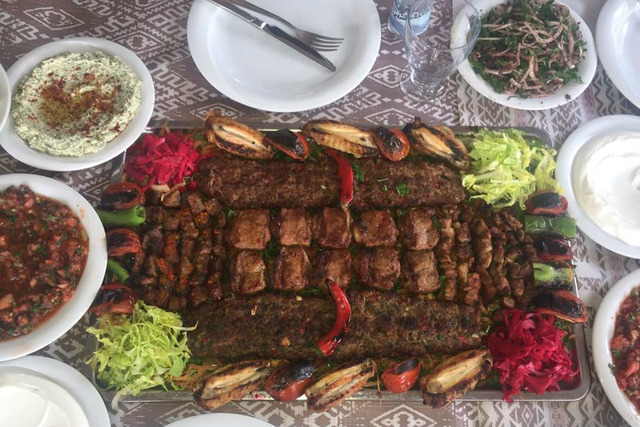 Kebabını Yediğinizde 'Daha Öncekiler Neydi' Diyeceğiniz Adana’nın En İyi 11 Kebapçısı