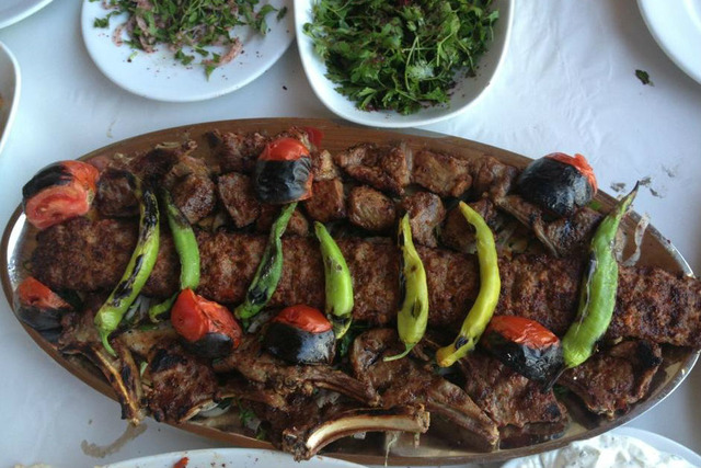 Kebabını Yediğinizde 'Daha Öncekiler Neydi' Diyeceğiniz Adana’nın En İyi 11 Kebapçısı