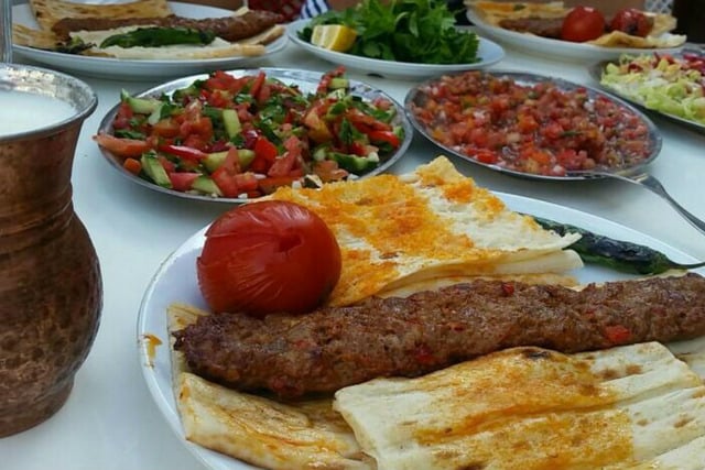 Kebabını Yediğinizde 'Daha Öncekiler Neydi' Diyeceğiniz Adana’nın En İyi 11 Kebapçısı