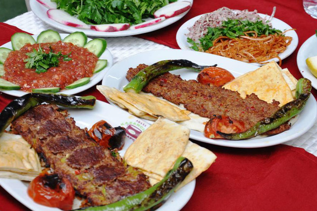 Kebabını Yediğinizde 'Daha Öncekiler Neydi' Diyeceğiniz Adana’nın En İyi 11 Kebapçısı
