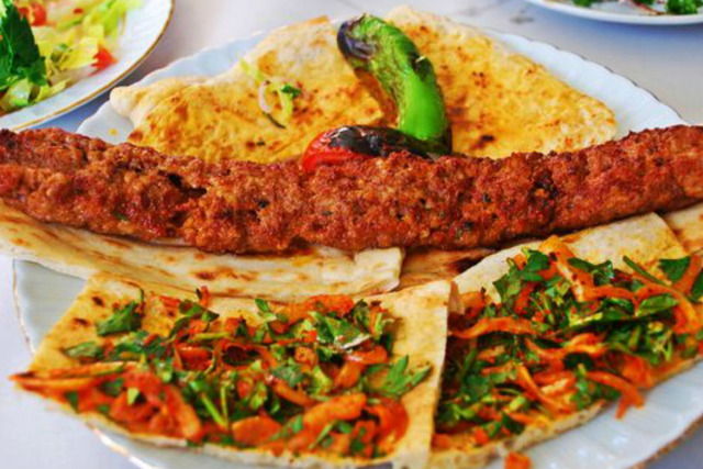 Kebabını Yediğinizde 'Daha Öncekiler Neydi' Diyeceğiniz Adana’nın En İyi 11 Kebapçısı