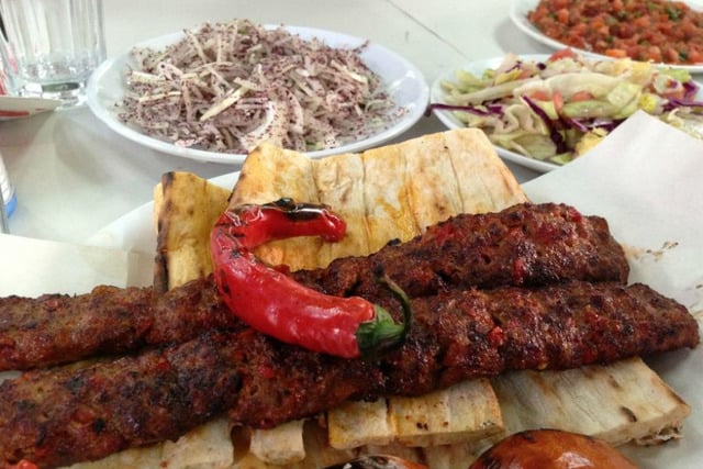 Kebabını Yediğinizde 'Daha Öncekiler Neydi' Diyeceğiniz Adana’nın En İyi 11 Kebapçısı