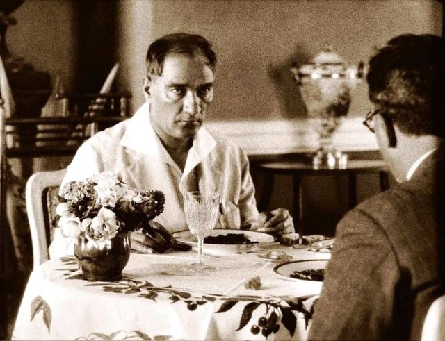 21 Özel Fotoğrafla Mustafa Kemal Atatürk'ün Zarafet Dolu Sofra Adabı ve Kültürü