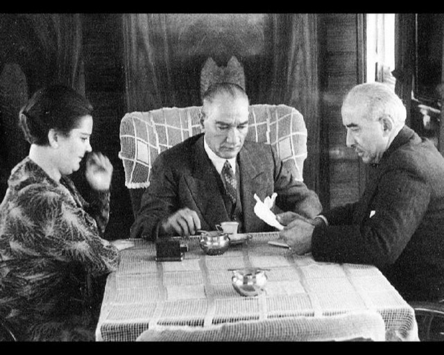 21 Özel Fotoğrafla Mustafa Kemal Atatürk'ün Zarafet Dolu Sofra Adabı ve Kültürü
