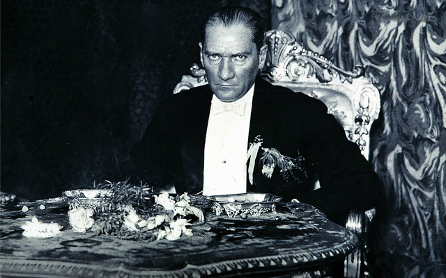 21 Özel Fotoğrafla Mustafa Kemal Atatürk'ün Zarafet Dolu Sofra Adabı ve Kültürü