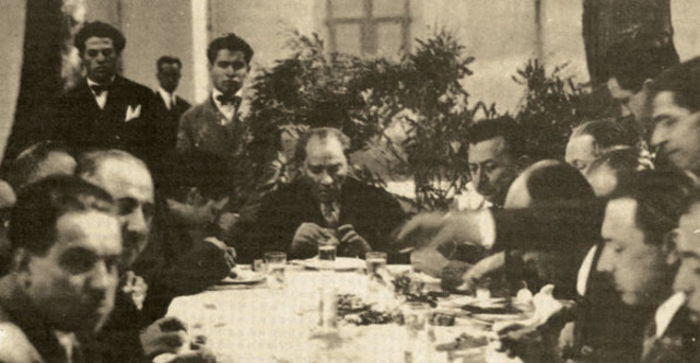 21 Özel Fotoğrafla Mustafa Kemal Atatürk'ün Zarafet Dolu Sofra Adabı ve Kültürü