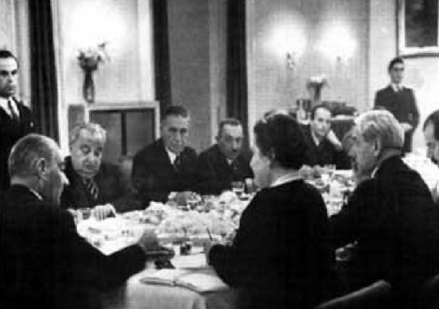 21 Özel Fotoğrafla Mustafa Kemal Atatürk'ün Zarafet Dolu Sofra Adabı ve Kültürü