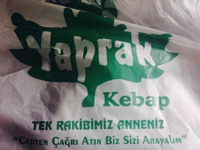 Sloganlarıyla Büyük Markalara Taş Çıkaran 13 Mizahşör Yurdum Esnafı