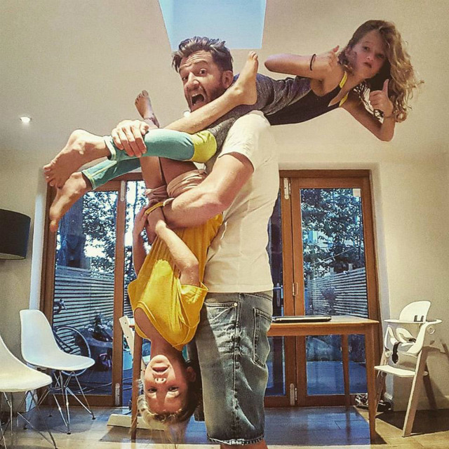 Baba Gibi Baba: 4 Kızıyla Instagram Fenomeni Olan Babanın 20 Sevimli Paylaşımı