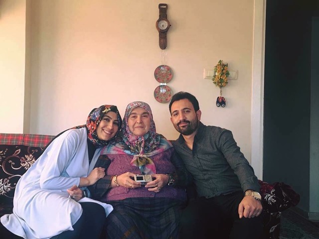 Dünyayı Gezen Türk Teyzenin Herkese İlham Verecek Çok Sevimli Hikayesi