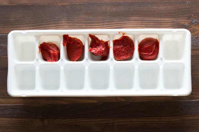 Her Mutfağın Demirbaşı Salçanın Küflenmesini Önleyecek 9 Pratik Yöntem
