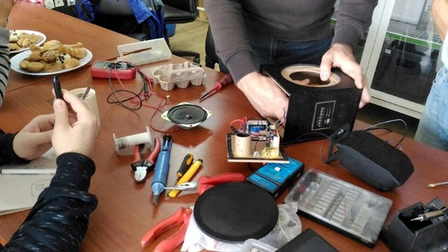 Kadıköy'de Bozulan Eşyalarınızı Ücretsiz Tamir Eden Yepyeni Bir Oluşum: Repair Cafe