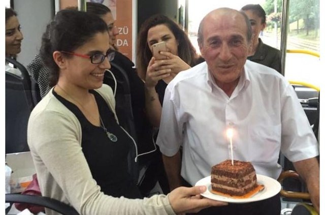 Yolcular Üşümesinler Diye WhatsApp'tan Haber Veren İETT Şoförü: Hikmet Yılmaz