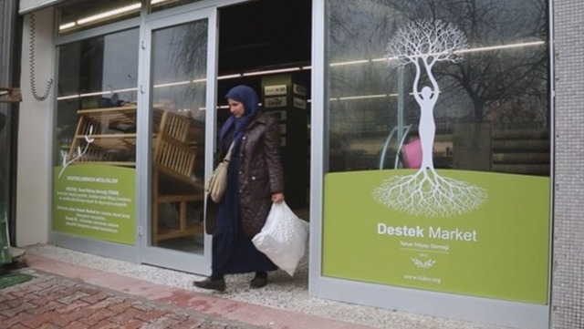 Maltepe'de İhtiyaç Sahiplerinin Ücretsiz Alışveriş Yapmasını Sağlayan Destek Market