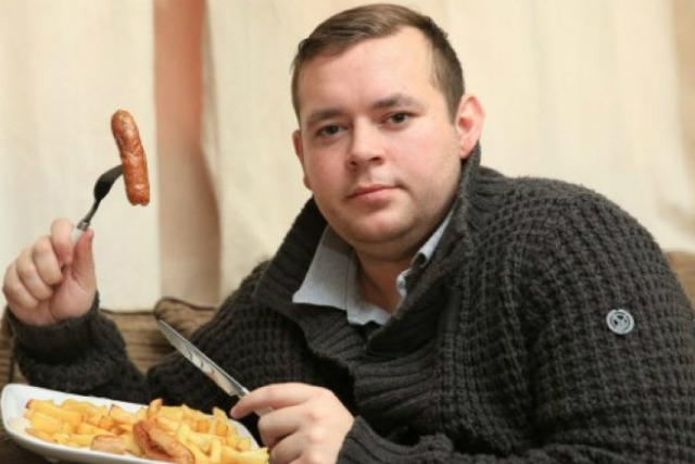 22 Yıldır Sadece Sosis ve Patates Kızartması Yiyerek Beslenen Bir Garip Adam