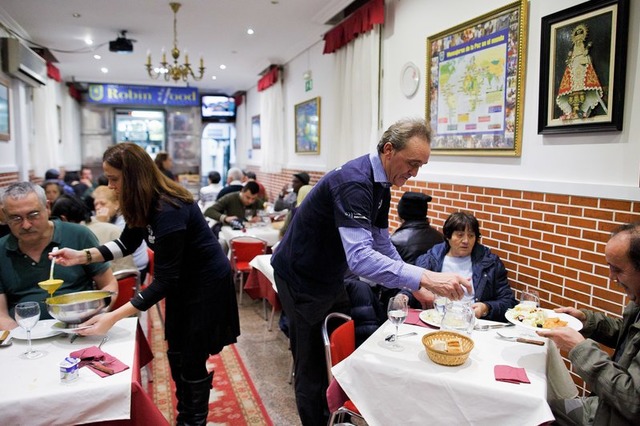 Zenginlerden Aldığı Parayla Yoksulları Doyuran Restoran: Robin Hood Restaurant