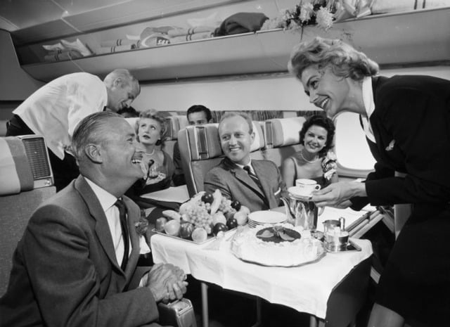50 Yıl Önce Uçaklarda İkram Edilen Yemekleri Gösteren 22 Şaşırtıcı Fotoğraf