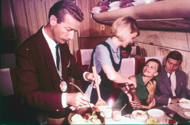 50 Yıl Önce Uçaklarda İkram Edilen Yemekleri Gösteren 22 Şaşırtıcı Fotoğraf