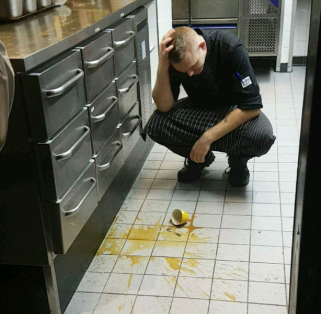 Sadece Restoran Mutfağında Çalışmış Olanların Anlayabileceği 17 Acı Görüntü