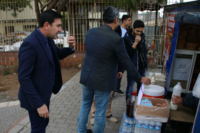 Ayrana Gizli Bir Formül Ekleyip Satış Rekorları Kıran Adanalı Seyyar Satıcı