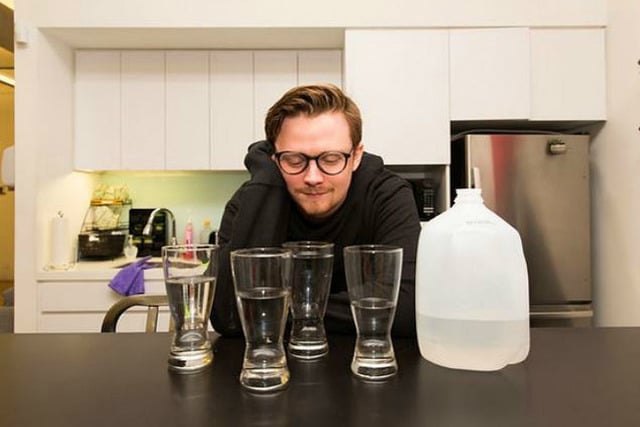 Çılgın Deney: 1 Ay Boyunca Her Gün Yaklaşık 4 Litre Su İçince Neler Oluyor?