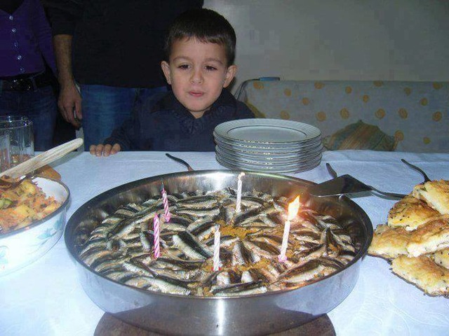Sadece Türkiye'de Görebileceğiniz 11 Çok Bizden Doğum Günü Pastası