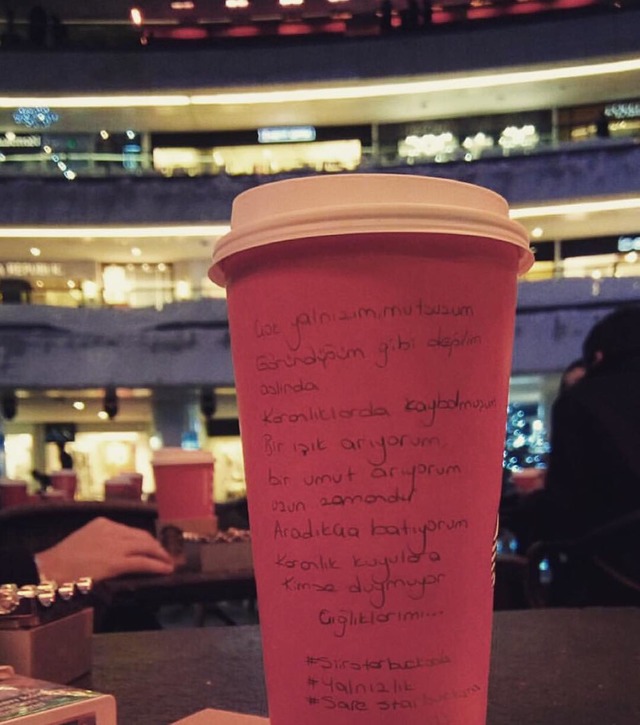 Kahveyi Ona Şiir Yazacak Kadar Çok Sevenler İçin 16 Şiir Starbucks'ta Örneği