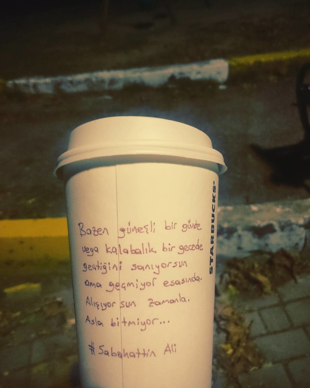 Kahveyi Ona Şiir Yazacak Kadar Çok Sevenler İçin 16 Şiir Starbucks'ta Örneği