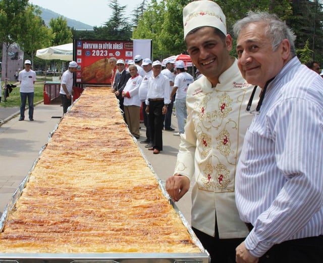 Guinness'e "Türk'e İmkansız De Sonra Otur İzle" Yazdıran 11 Yemekli Rekor