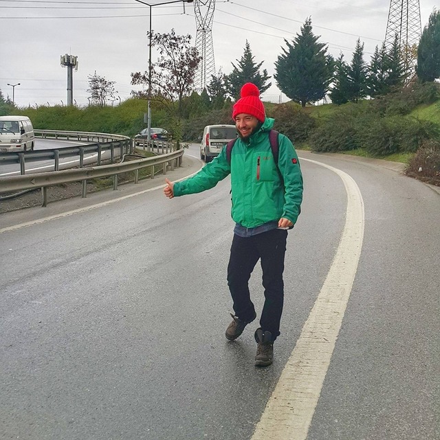 Kahve Bardaklarına Çizimler Yaparak Dünyayı Gezen Türk Gezgin Berk Armağan