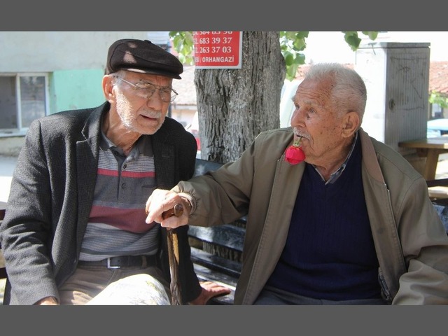 Sigara İçmemek İçin 59 Yıldır Ağzında Gülle Dolaşan Ali Rıza Amca'nın Hikayesi